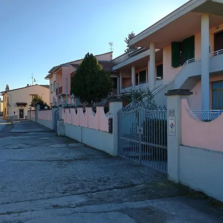 アパート Casa Con Piscina E Tennis