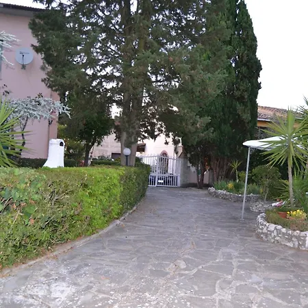 Casa Con Piscina E Tennis *